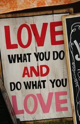 Schrift "Love what you du and do what you love"