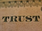 Schrift "Trust"