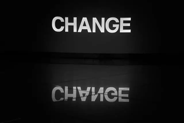 Aufschrift "Change" in weißer Schrift