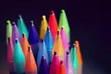 Verschiedene Stifte in unterschiedlichen Farben