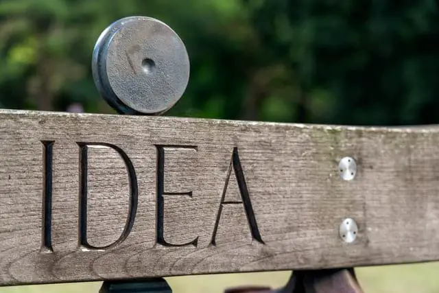 Holz mit Aufschrift "Idea"